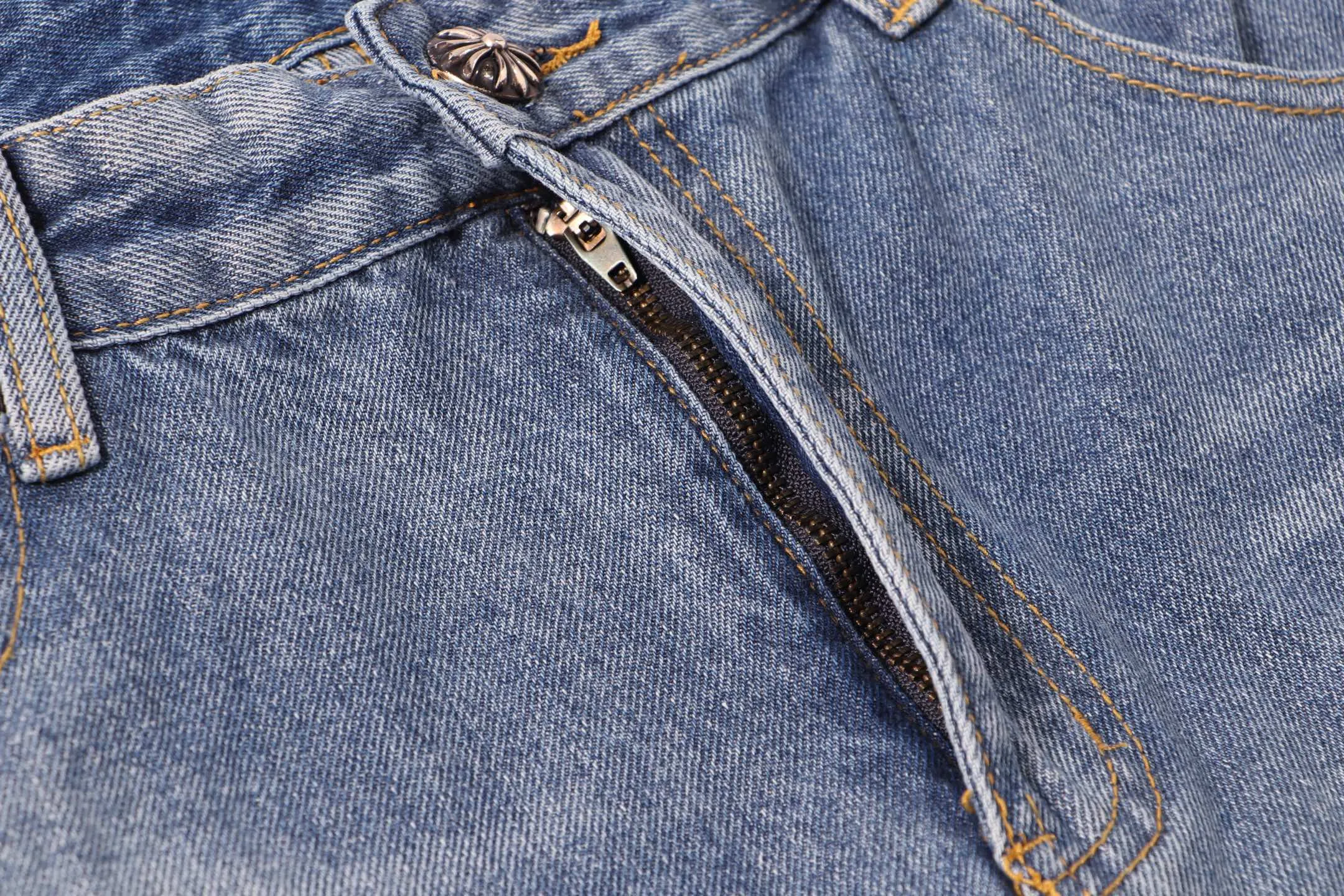 P240 Style number: H95 Croxin & 𝐂𝐡𝐫𝐨𝐦𝐞 𝐇𝐞𝐚𝐫𝐭 ss25 blue butterfly print jeans. Styles with different washed textures are very friendly to people with thin legs and thick legs. The slightly flared version perfectly modifies the leg shape. The timeless and moderate length makes it easy to match and match. It is the basis for various styles and is a must-have in your wardrobe! The fabric is stiff but also makes the upper body soft without losing texture. The washing process is even more perfect. It is a must-have item for everyone! ! ! Washed wheat, hang tag, pants label, three labels complete Color: blue Size: 28-30-32-34